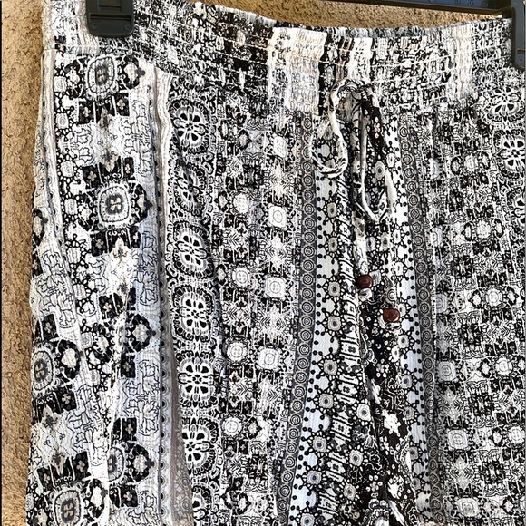 Apt 9 Printed Shorts - Picture 3 of 4